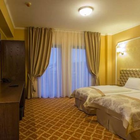 Hotel Bulevard Hunedoara Eksteriør billede