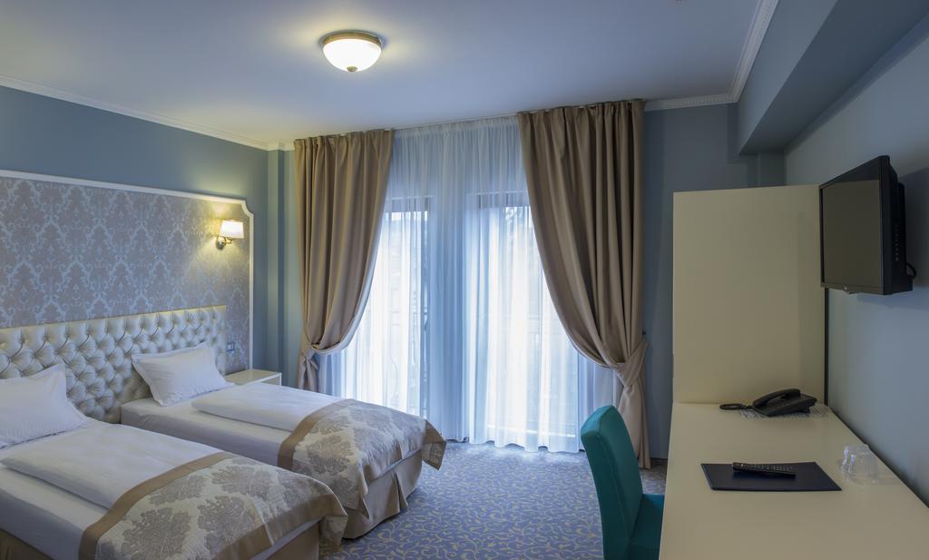Hotel Bulevard Hunedoara Eksteriør billede